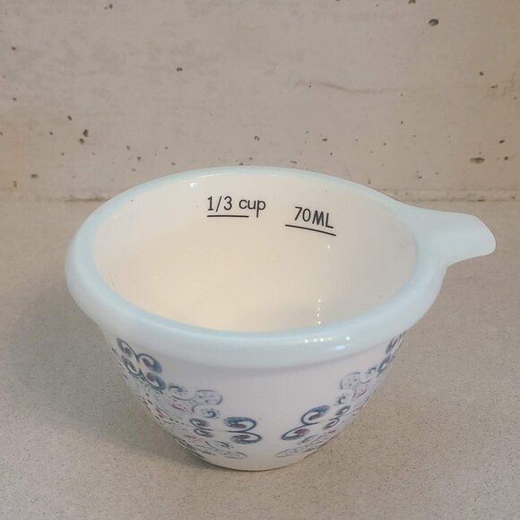 Set of Porcelain Measuring Cups - Picture 6 of 6